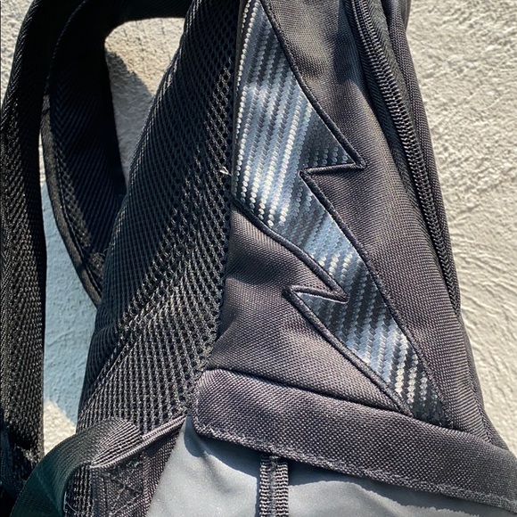 The Flash “Zoom” Backpack + Wallet Bundle - Picture 4 of 9